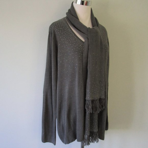 💕 NWT Gray Rhinestone Embellished Sweater Scarf Set - Picture 10 of 11